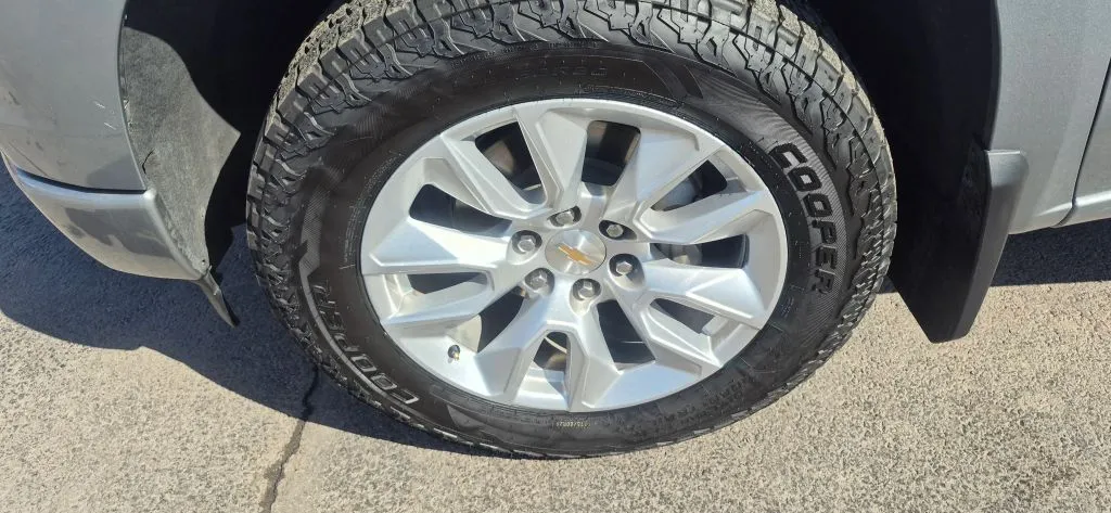 Chevrolet Silverado photo 17