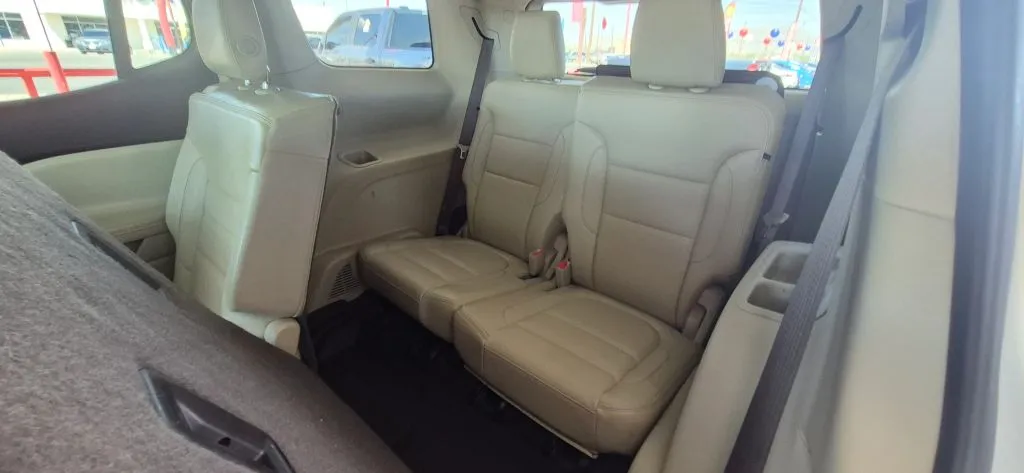 GMC Acadia photo 13