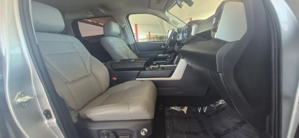 Toyota Tundra photo 14