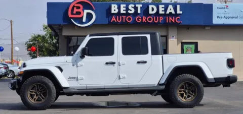 White 2022 Jeep Gladiator Overland Pickup 4D 5 ft for sale in El Paso, TX