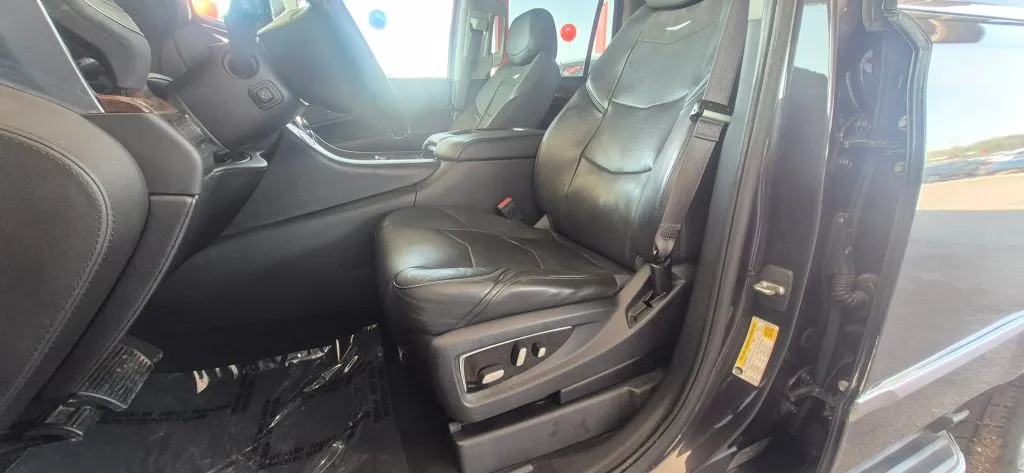 Cadillac Escalade photo 12
