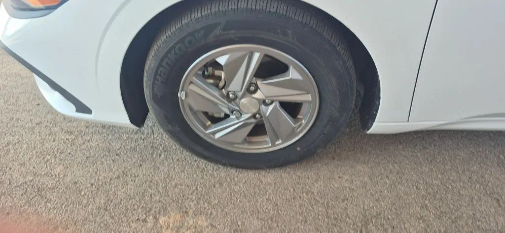 Hyundai Elantra photo 18