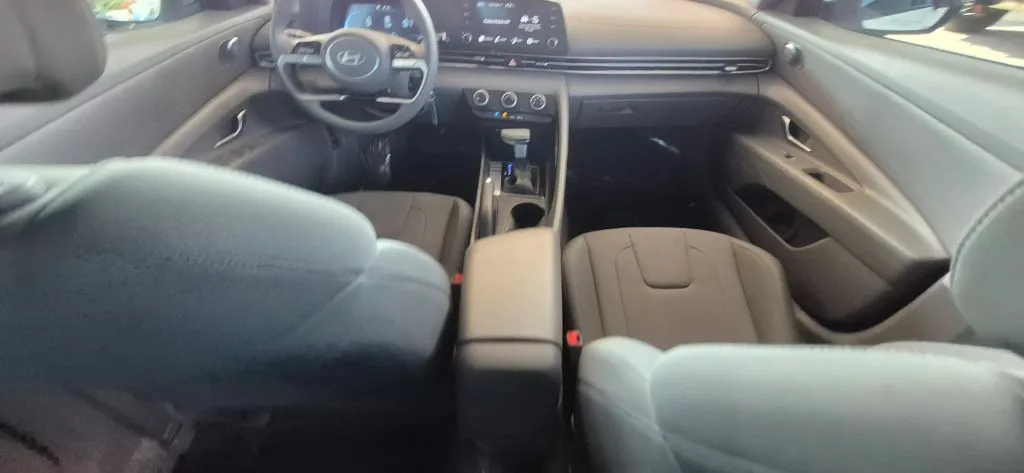 Hyundai Elantra photo 15