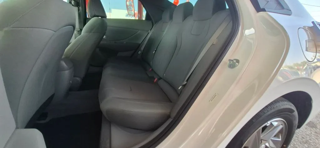 Hyundai Elantra photo 12