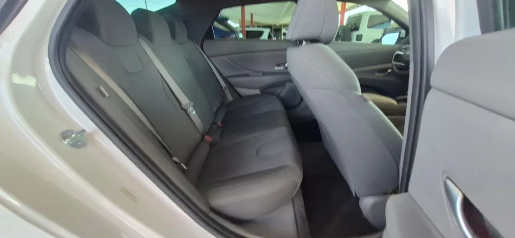 Hyundai Elantra photo 13