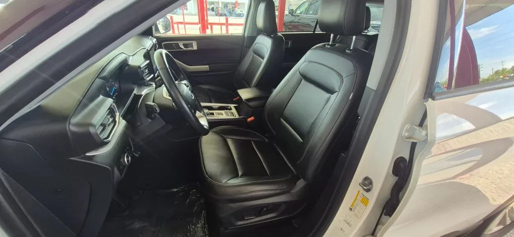 Ford Explorer photo 11