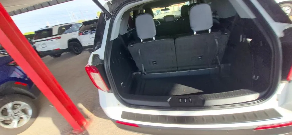 Ford Explorer photo 18