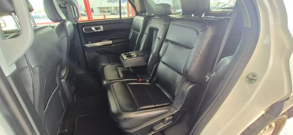 Ford Explorer photo 12