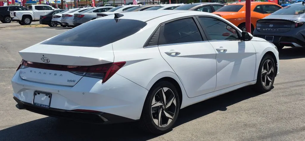 Hyundai Elantra photo 6