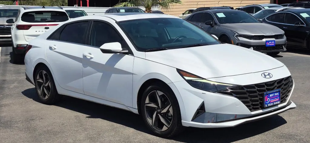 Hyundai Elantra photo 8