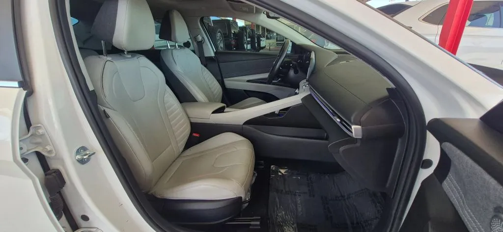 Hyundai Elantra photo 15