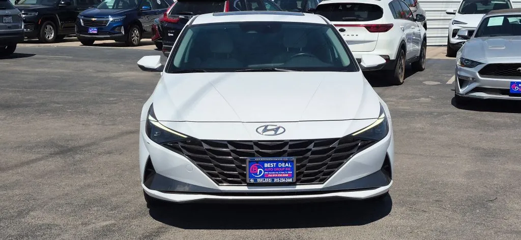 Hyundai Elantra photo 9