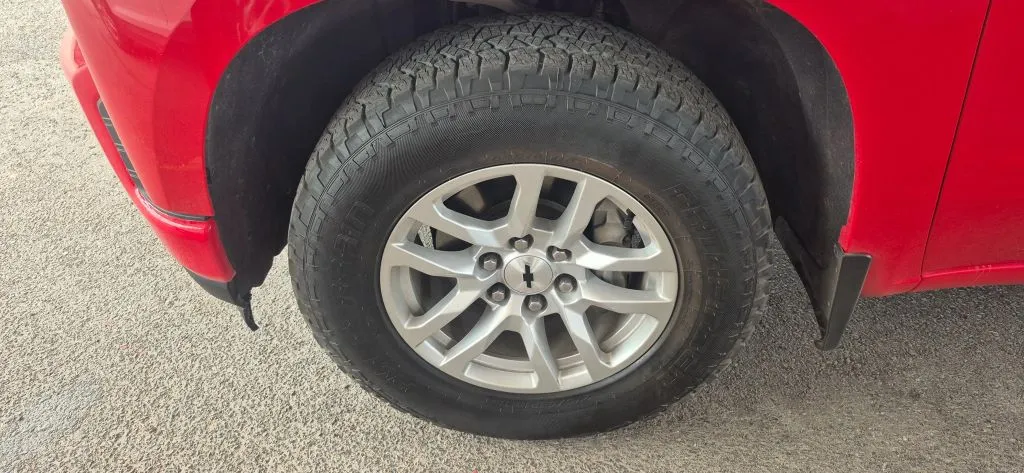 Chevrolet Silverado photo 17