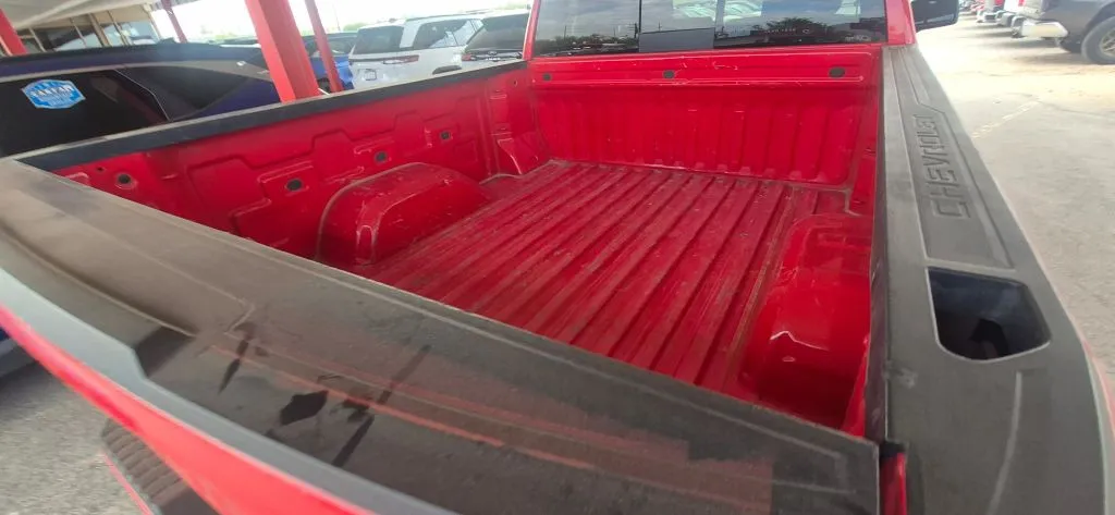 Chevrolet Silverado photo 18