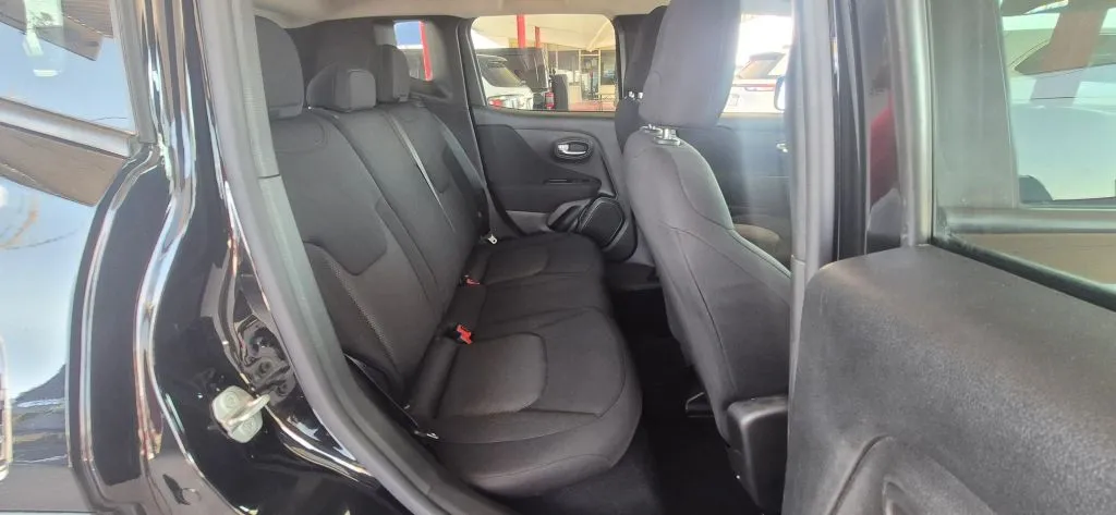 Jeep Renegade photo 13