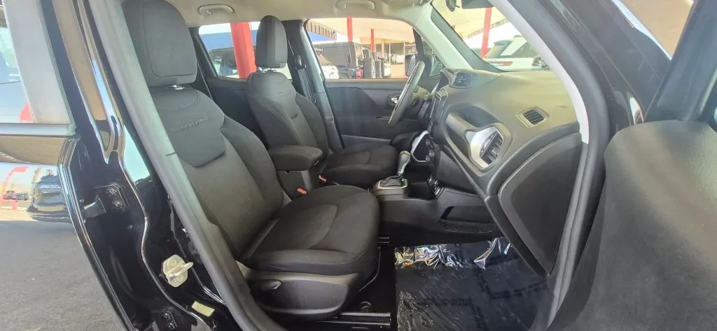 Jeep Renegade photo 14