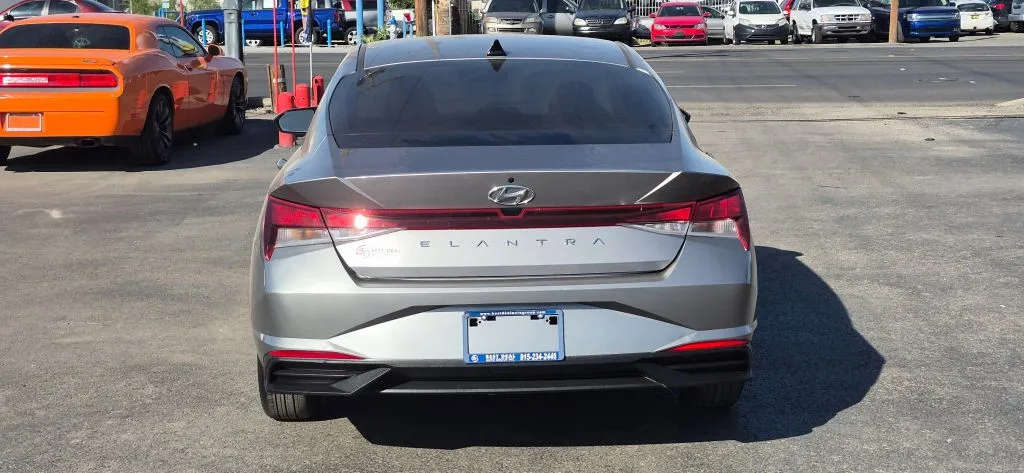 Hyundai Elantra photo 5