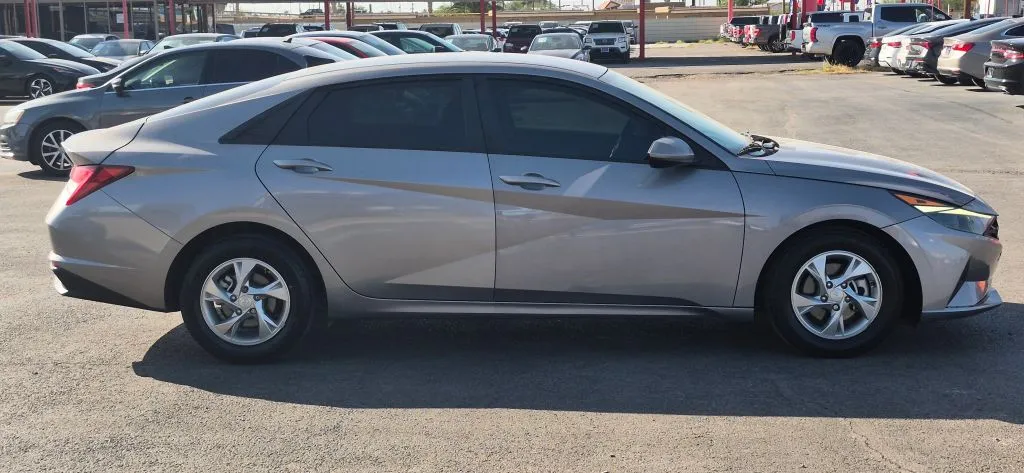 Hyundai Elantra photo 7