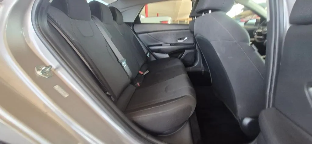 Hyundai Elantra photo 13