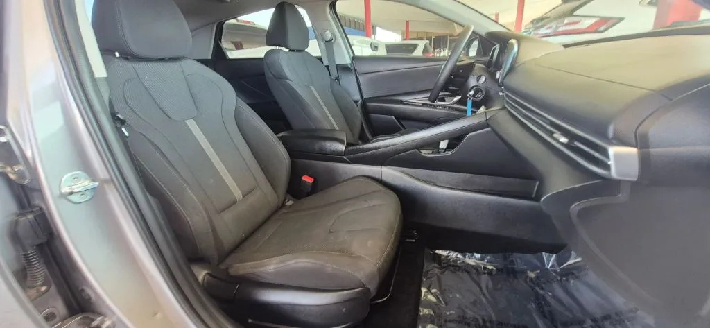 Hyundai Elantra photo 14