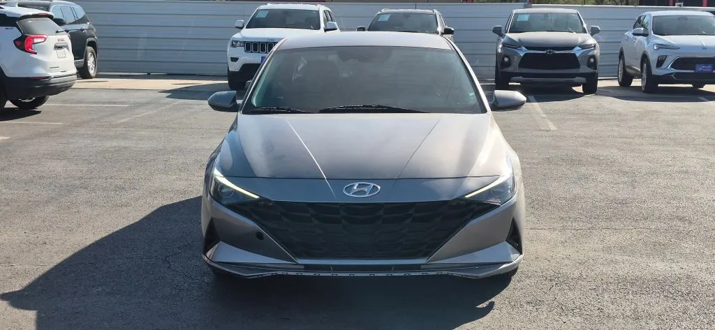 Hyundai Elantra photo 9