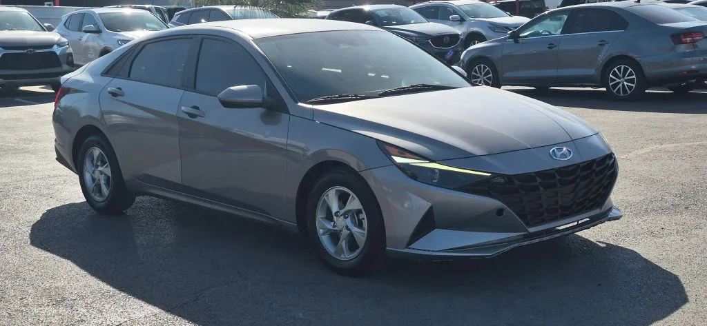 Hyundai Elantra photo 8