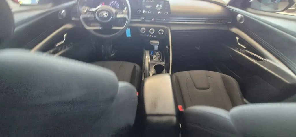 Hyundai Elantra photo 15