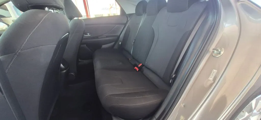 Hyundai Elantra photo 12