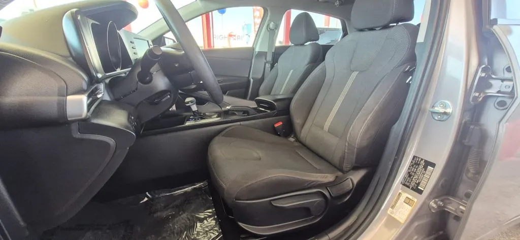 Hyundai Elantra photo 11