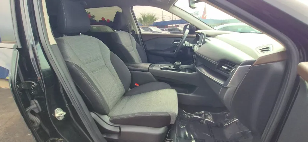 Nissan Rogue photo 14