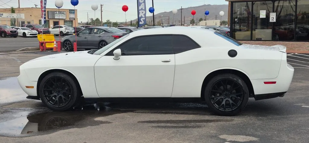 Dodge Challenger photo 3