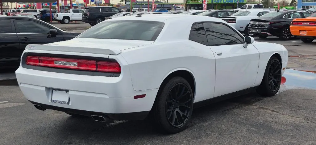 Dodge Challenger photo 6