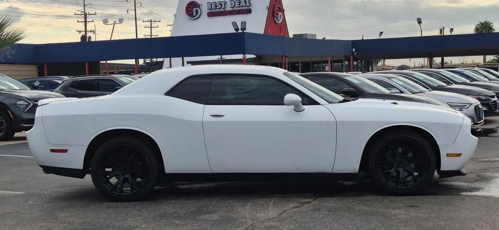 Dodge Challenger photo 7
