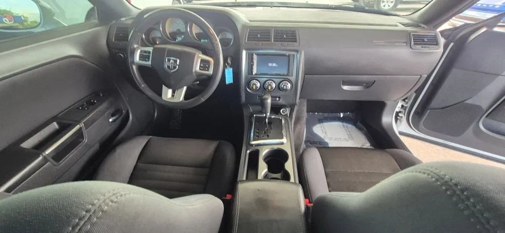 Dodge Challenger photo 15