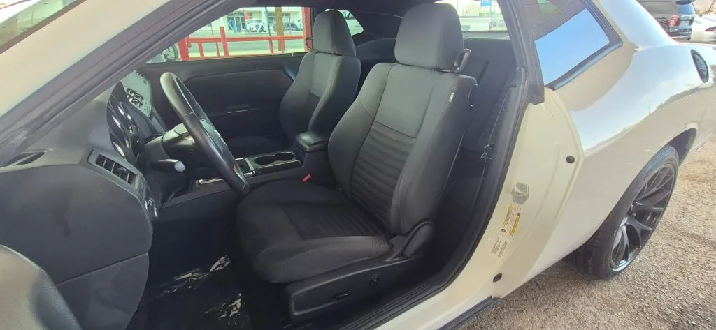 Dodge Challenger photo 11