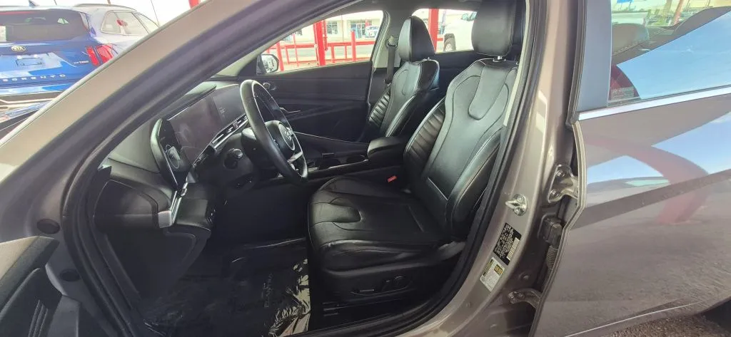 Hyundai Elantra photo 12