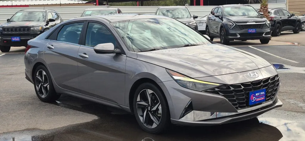 Hyundai Elantra photo 8