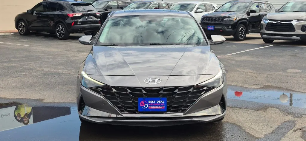 Hyundai Elantra photo 9