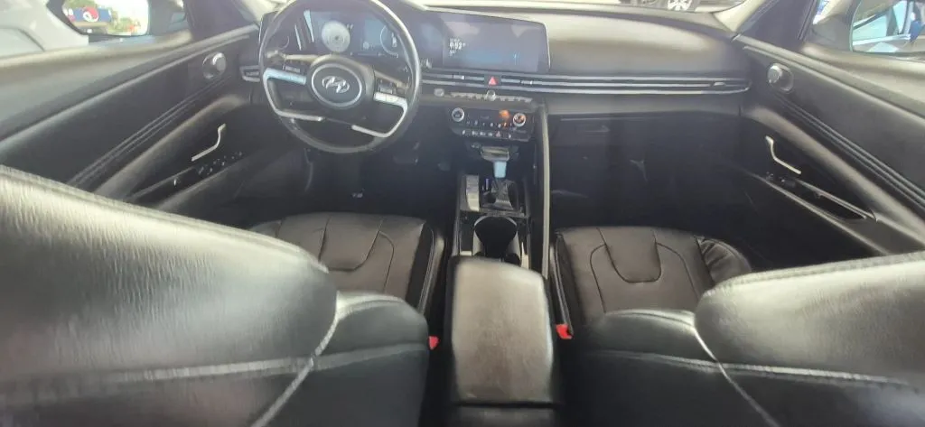 Hyundai Elantra photo 16