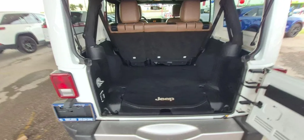 Jeep Wrangler photo 16