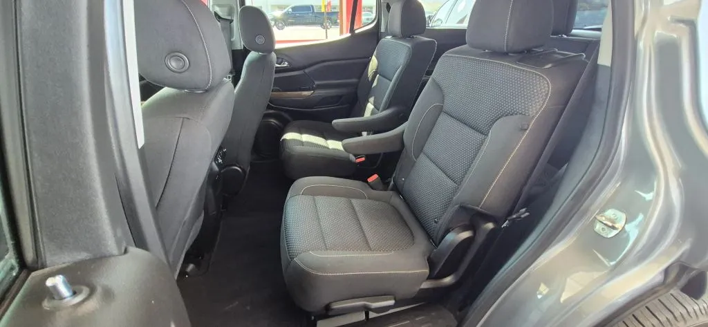 GMC Acadia photo 12