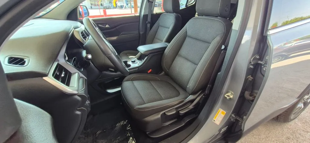 GMC Acadia photo 11