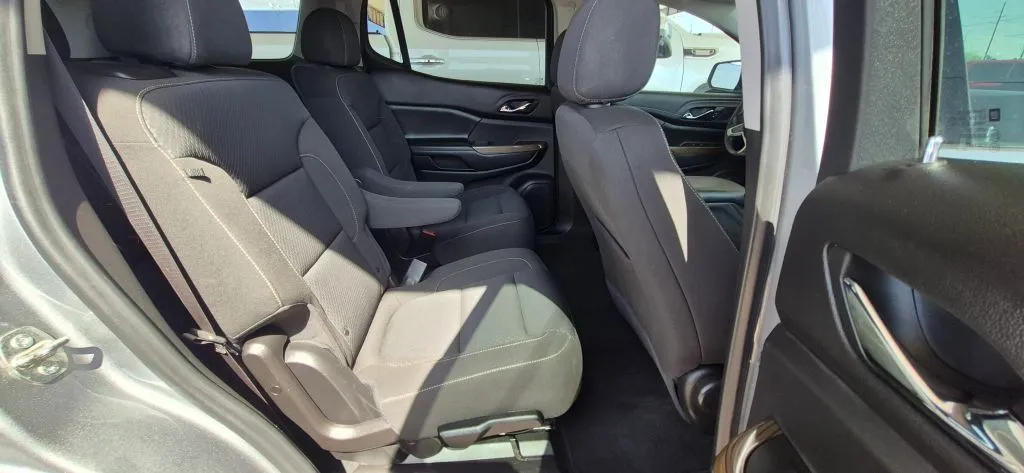 GMC Acadia photo 15