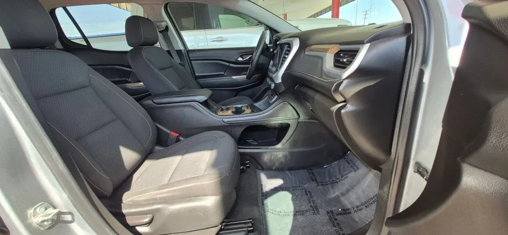 GMC Acadia photo 16