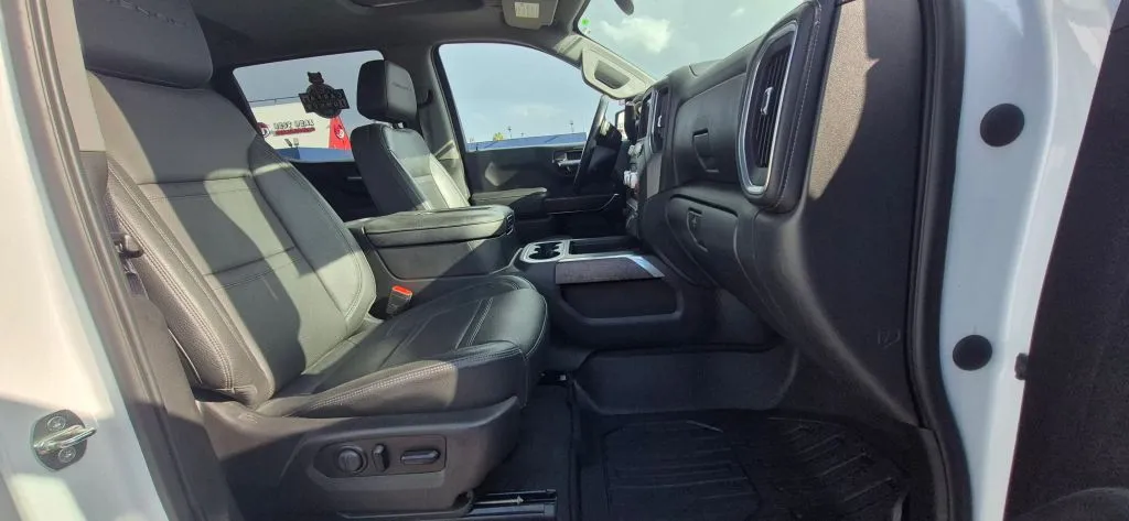 GMC Sierra photo 16