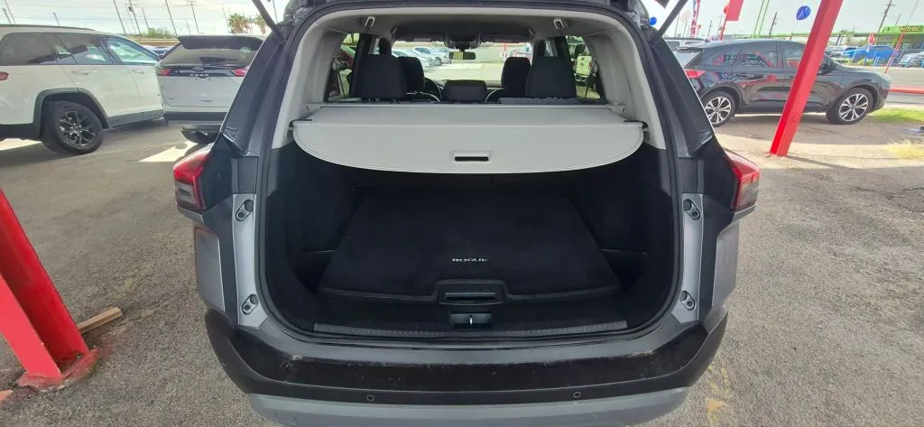 Nissan Rogue photo 16