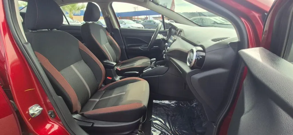 Nissan Versa photo 14