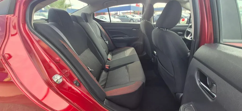 Nissan Versa photo 13