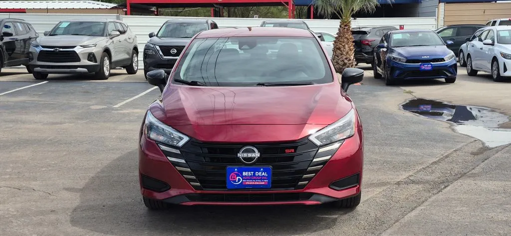 Nissan Versa photo 9