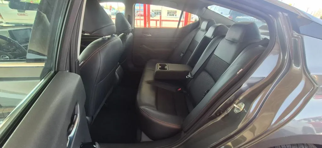 Nissan Altima photo 12